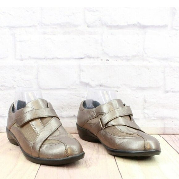 Clarks Brown Leather Slip On Hook & Loop Flat Loafer Shoes Size 7 Medium - Picture 3 of 9